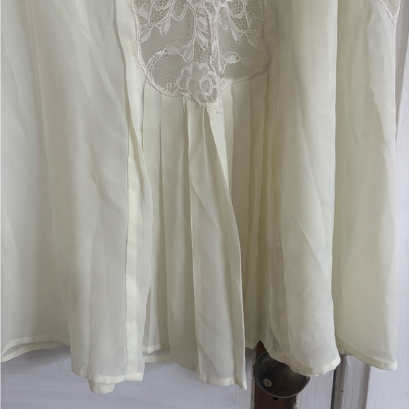 Flowy Lace Top - Picture 7 of 7